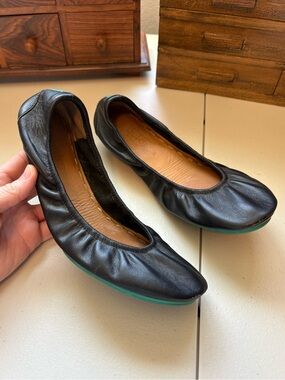 Tieks matte black ballet flats packable size 8